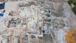 Também foram encontrados, um grande número de selos e fragmentos de jarros típicos do Reino de Judá