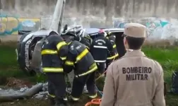 Bombeiros foram acionados para retirar vítima que ficou presa nas ferragens