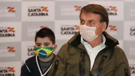 Imagem ilustrativa da notícia Bolsonaro
diz que fará novo teste para Covid-19 após exame no pulmão