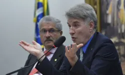 Ele também foi condenado a pagar 10.500 salários mínimos de multa pelos crimes.
