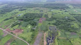 Situada em local chamado Aguada Fenix, perto da fronteira com a Guatemala, a estrutura media quase 400 metros de largura, 1.400 metros de comprimento e entre 10 e 15 metros de altura.