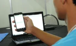 Cursos são de português, matemática e tecnologia da informação.