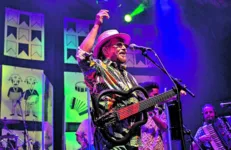 O disco, lançado nas plataformas digitais, foi gravado ao vivo no Circo Voador, no Rio, em um show de São João que o cantor apresenta há onze anos. 