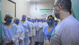 Imagem ilustrativa da notícia Profissionais do Hospital Metropolitano recebem homenagem pelo atendimento frente à pandemia