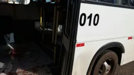 O homem foi flagrado se masturbando dentro do ônibus.