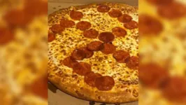 Imagem ilustrativa da notícia Funcionários são demitidos após prepararem pizza com desenho de suástica