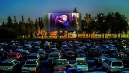 Imagem ilustrativa da notícia Drive-ins que exibem filmes piratas se multiplicam na quarentena em todo o país