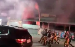 Imagem ilustrativa da notícia Protesto contra fascismo em Curitiba termina em confronto com policiais