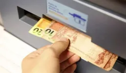 Imagem ilustrativa da notícia Depósito em conta de auxílio emergencial faz poupança bater novo recorde histórico