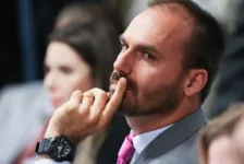 Imagem ilustrativa da notícia Eduardo Bolsonaro cita 1964 e fala em militares para pôr 'pano quente' em crise entre Poderes