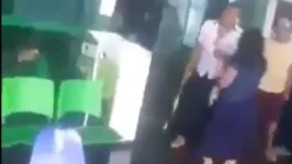 A vítima recebeu apoio de amigos e familiares; a empresa onde trabalha disponibilizou advogados e psicólogos.