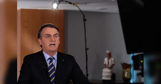 Imagem ilustrativa da notícia Governo deixa de informar total de mortes e
casos de Covid-19; Bolsonaro diz que é melhor para o Brasil