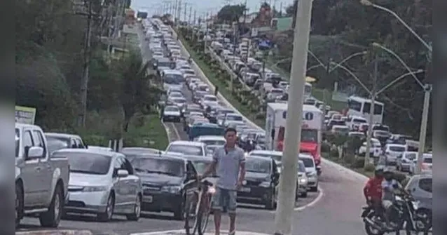 Imagem ilustrativa da notícia Salinas tem fim de semana com festas, aglomeração e pouco cuidado