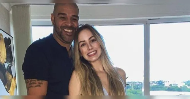 Imagem ilustrativa da notícia Adriano Imperador reata noivado após chamá-la de 'falsa'