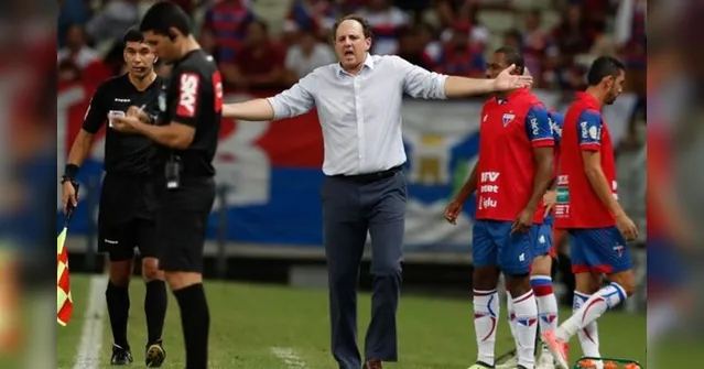 Imagem ilustrativa da notícia Bronca de Rogério Ceni repercute na web: "Joga essa b..."