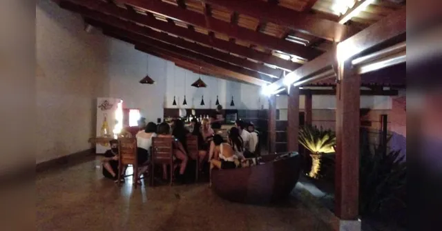 Imagem ilustrativa da notícia Polícia acaba com suruba de 25 pessoas em motel