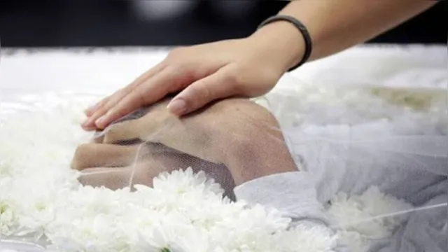Imagem ilustrativa da notícia Velório é interrompido após morto 'apertar' a mão da esposa