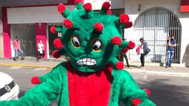 Imagem ilustrativa da notícia 'Coronavírus' dança funk nas ruas em campanha pelo distanciamento social, veja!