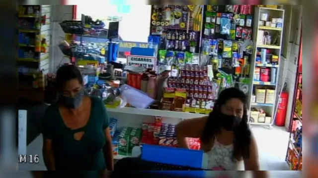 Imagem ilustrativa da notícia Mulheres são flagradas roubando produtos de comércio