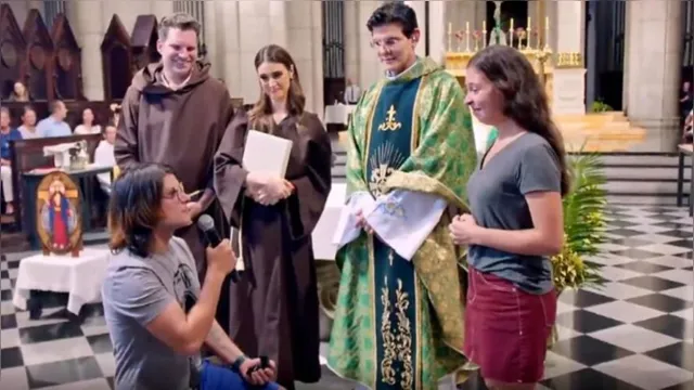 Imagem ilustrativa da notícia Padre se casa com freira em programa de TV brasileiro