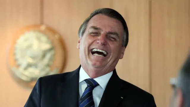 Imagem ilustrativa da notícia Uso de máscara e álcool em igrejas e lojas não é mais obrigatório, decide Bolsonaro