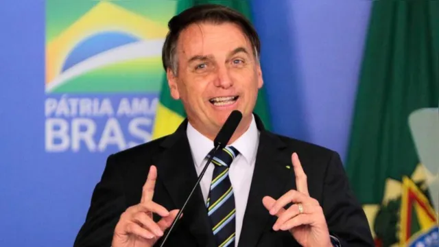 Imagem ilustrativa da notícia Bolsonaro estende por mais 30 dias decreto que permite redução de jornada e salários