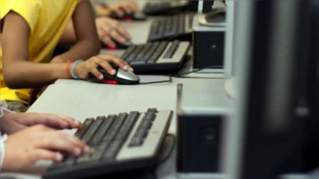 Imagem ilustrativa da notícia MEC destina computadores a estudantes de baixa renda