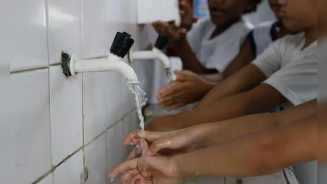 Imagem ilustrativa da notícia Quase metade das escolas não tem todos os itens de saneamento básico
