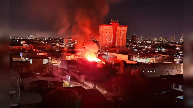Imagem ilustrativa da notícia Incêndio atinge residências no bairro Telégrafo