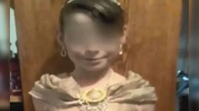 Imagem ilustrativa da notícia Adolescente mata irmã de 10 anos a marteladas após briga por tablet