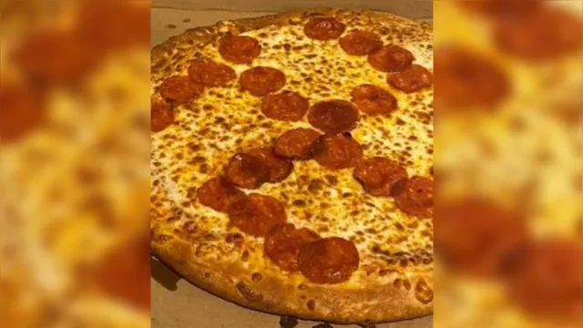 Imagem ilustrativa da notícia Funcionários são demitidos após prepararem pizza com desenho de suástica