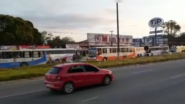 Imagem ilustrativa da notícia Ônibus de turismo fazem protesto e seguem para São Brás; veja o vídeo