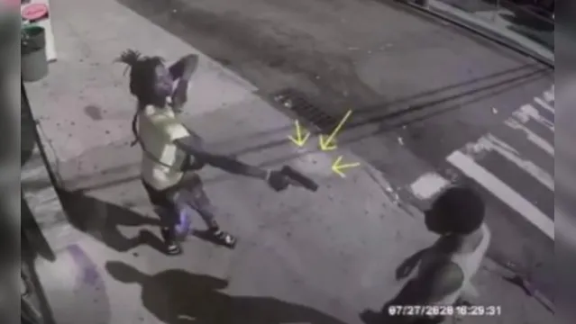Imagem ilustrativa da notícia Cenas fortes: ex-jogador leva tiro à queima-roupa após briga