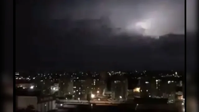 Imagem ilustrativa da notícia Vídeos: Belém tem noite com muitos raios e
trovões. Meteorologista explica