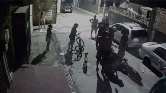 Imagem ilustrativa da notícia Imagens fortes! Suspeito de assalto é espancado em Belém; veja o vídeo!