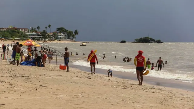 Imagem ilustrativa da notícia Segurança é reforçada nas praias de Mosqueiro com chegada de 280 agentes