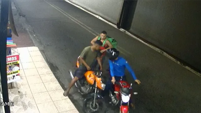 Imagem ilustrativa da notícia Entregadores de serviço delivery assaltam motociclista na Cidade Nova; veja o vídeo