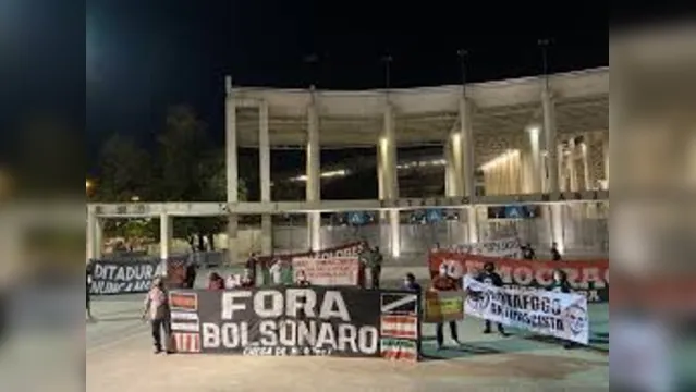 Imagem ilustrativa da notícia Flamengo volta a campo entre protestos, preocupação e mortes
