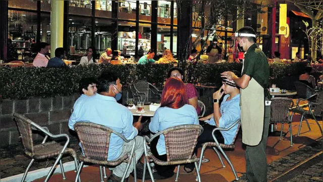 Imagem ilustrativa da notícia Restaurantes de Belém reabrem com baixo movimento