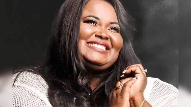 Imagem ilustrativa da notícia Luto: famosa cantora gospel morre vítima do novo coronavírus em São Paulo