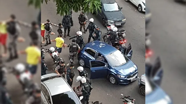 Imagem ilustrativa da notícia Tiros e tensão: motorista é feito refém em Batista Campos: Veja vídeo do tiroteio
