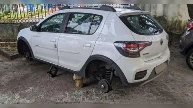 Imagem ilustrativa da notícia Médico tem pneus de carro roubados enquanto atendia pacientes com covid-19