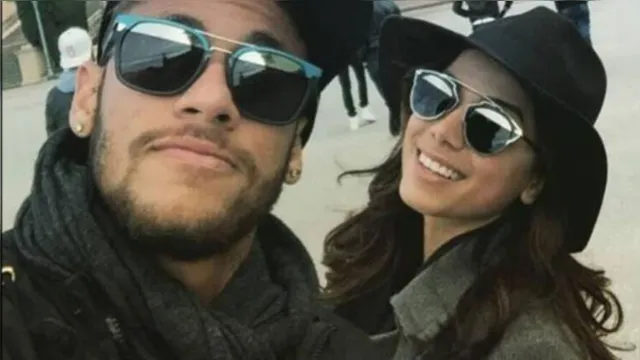 Imagem ilustrativa da notícia Anitta aproveita férias para visitar Neymar em Paris