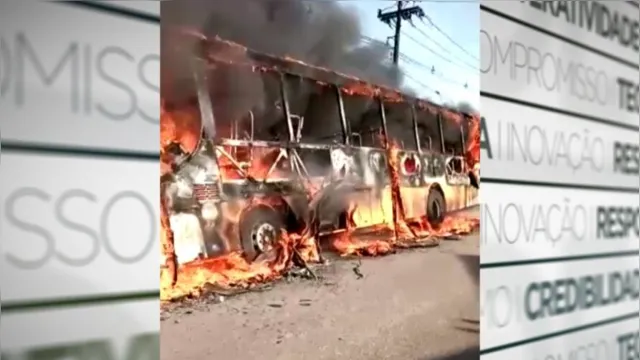 Imagem ilustrativa da notícia Ônibus é destruído por fogo em Belém; assista!