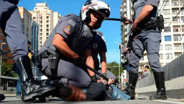 Imagem ilustrativa da notícia 95% dos brasileiros acreditam que polícia é racista, mostra pesquisa