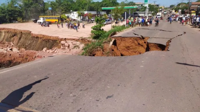 Imagem ilustrativa da notícia Ponte desaba no Pará e interdita trânsito em rodovia. Veja o vídeo