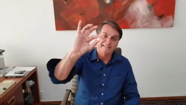 Imagem ilustrativa da notícia Vídeo: Bolsonaro toma hidroxicloroquina e diz que confia, apesar da falta de eficácia comprovada