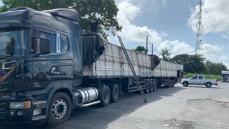 Imagem ilustrativa da notícia Carreta com 98 mil garrafas de bebida alcoólica é apreendida no Pará