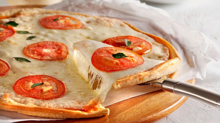 Da massa ao recheio comemore o Dia da Pizza preparando uma receita saborosa • DOL
