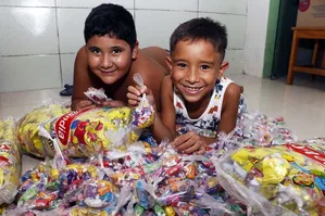 Imagem ilustrativa da notícia Distribuição de doces anima dia de São Cosme e São Damião no Guamá
